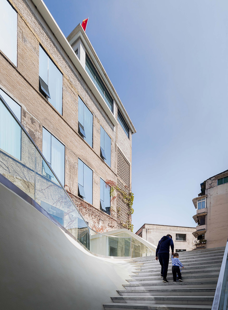 新老建筑交汇