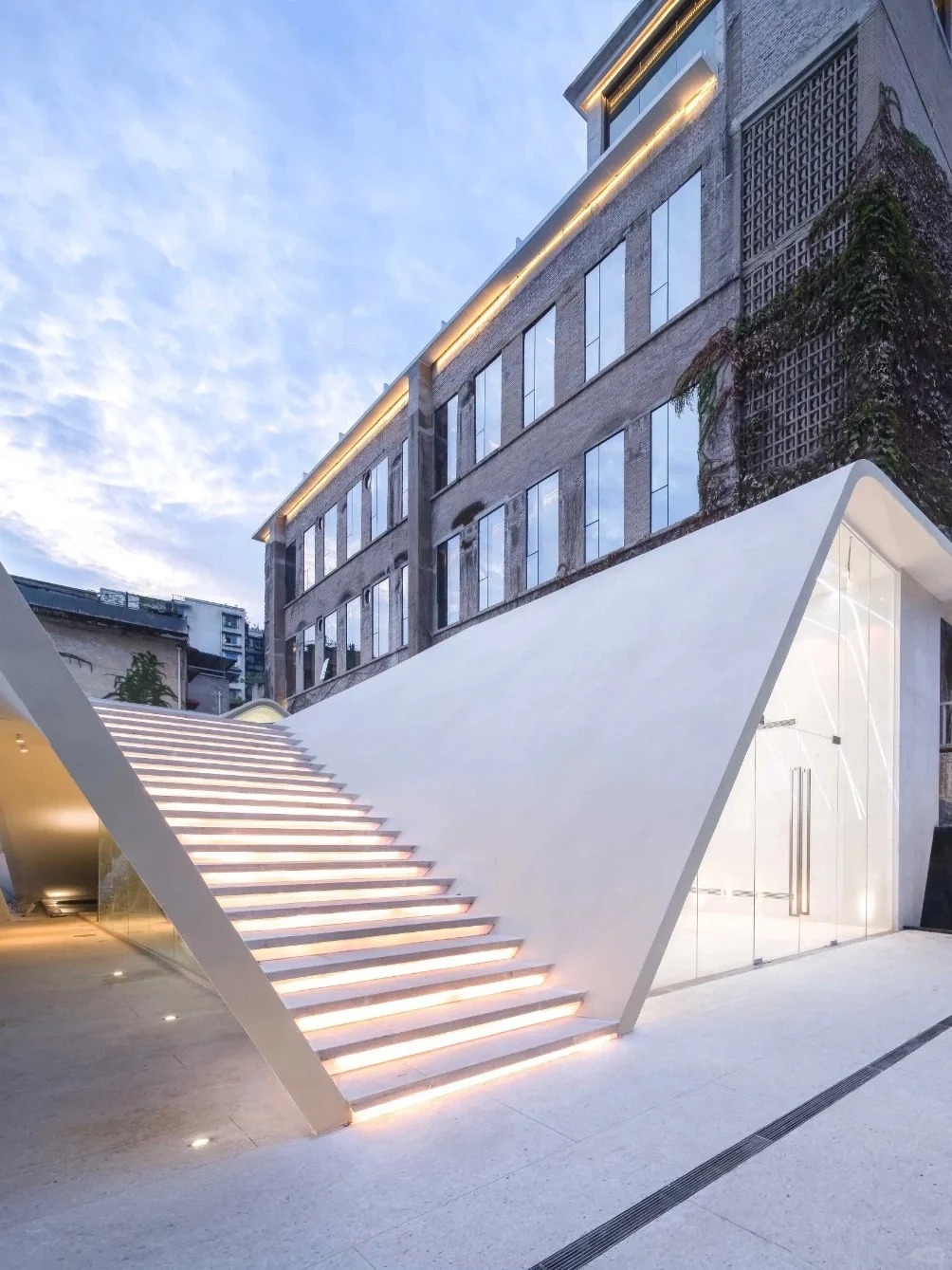 新老建筑交汇