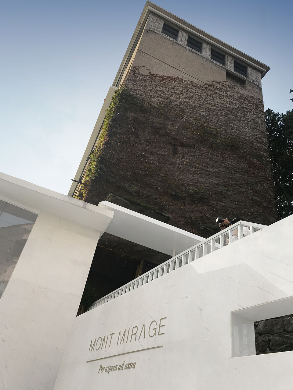 新老建筑交汇