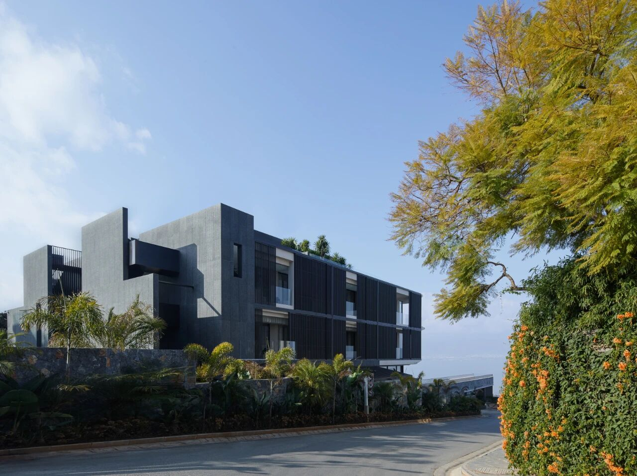 改造后的主体建筑东北立面